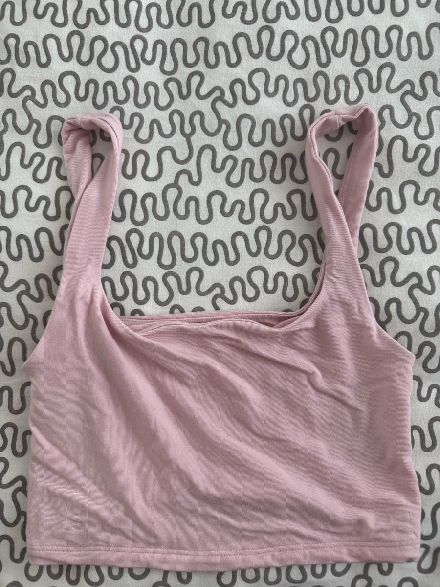 Aritzia Tops: Aritzia Rosa Top Grösse S – Gebraucht aus Wiesendangen von noemiisik