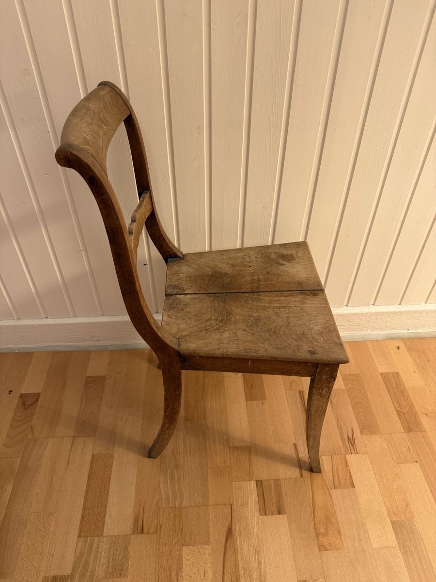 Sedie: Antiker Biedermeier Holzstuhl mit Säbelbeinen – Usato da Bern venduto da Moowee 1