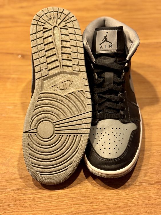 Jordan Chaussures hommes: Nike Air Jordan 1 Mid Shadow Grey, Top Zustand, Gr. 40.5 – D'occasion à Zürich par rom_nz7y 1