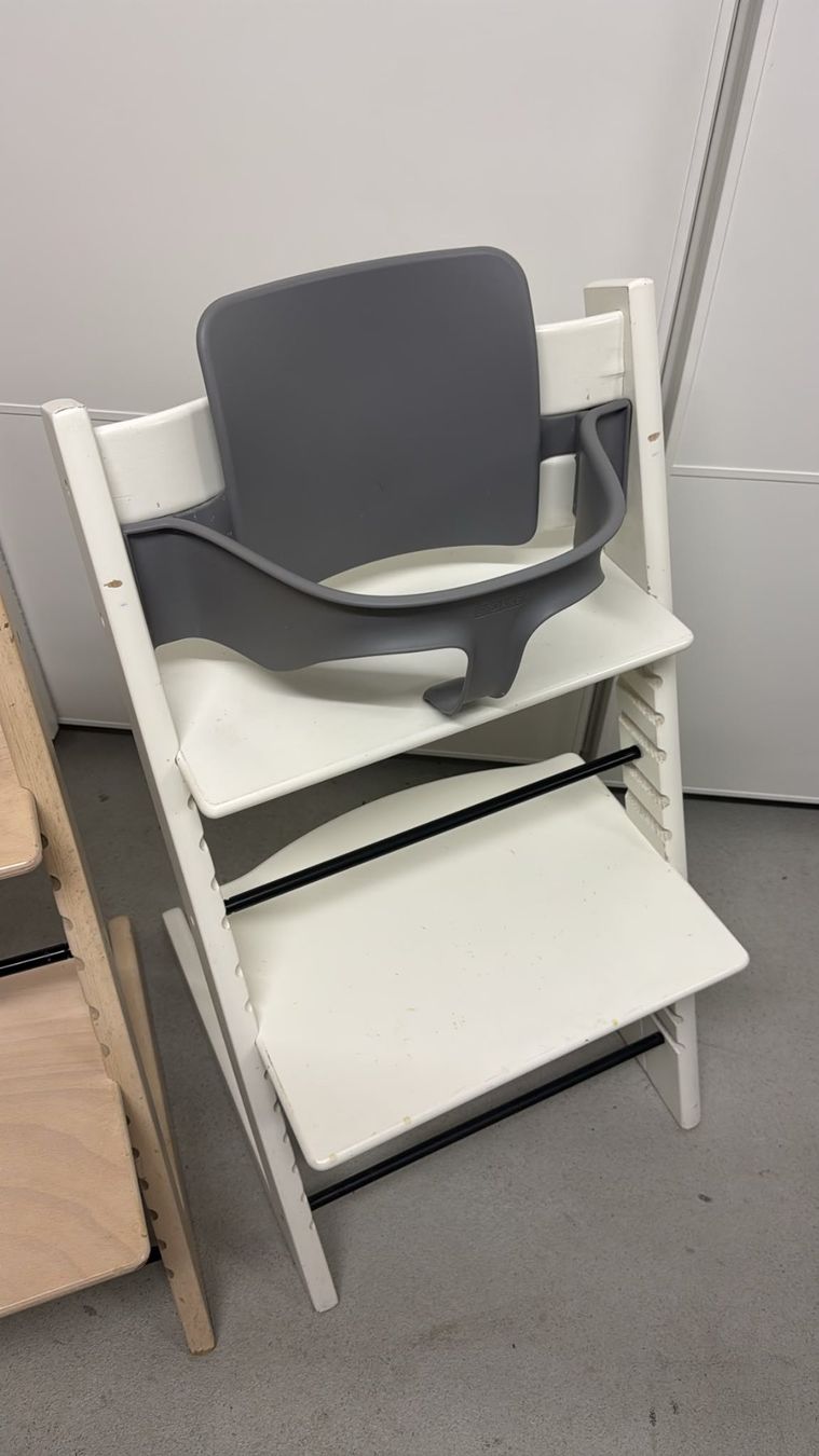 Stokke Seggioloni: Stokke Tripp Trapp inkl Baby Set – Usato da Dinhard venduto da R.B.G23 1