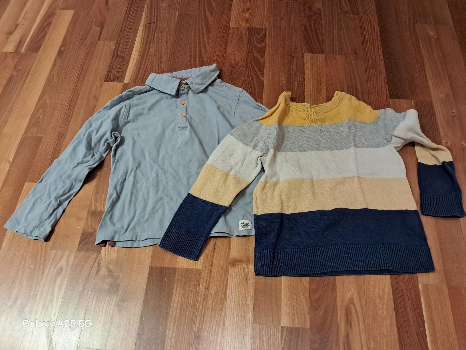 Lotti & Set di vestiti: Lot 2 hauts garçon 8 ans taille 98/104 – Usato da Ferpicloz venduto da Clicli014