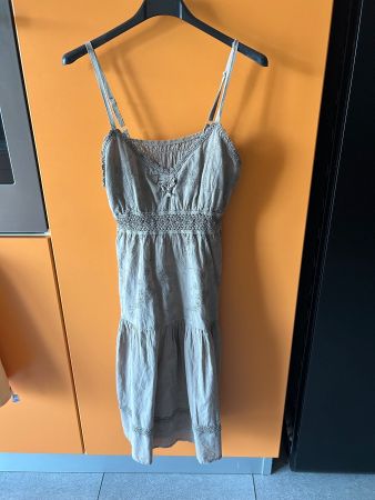 robe d'été beige marron gris avec de la dentelle Gr. M
