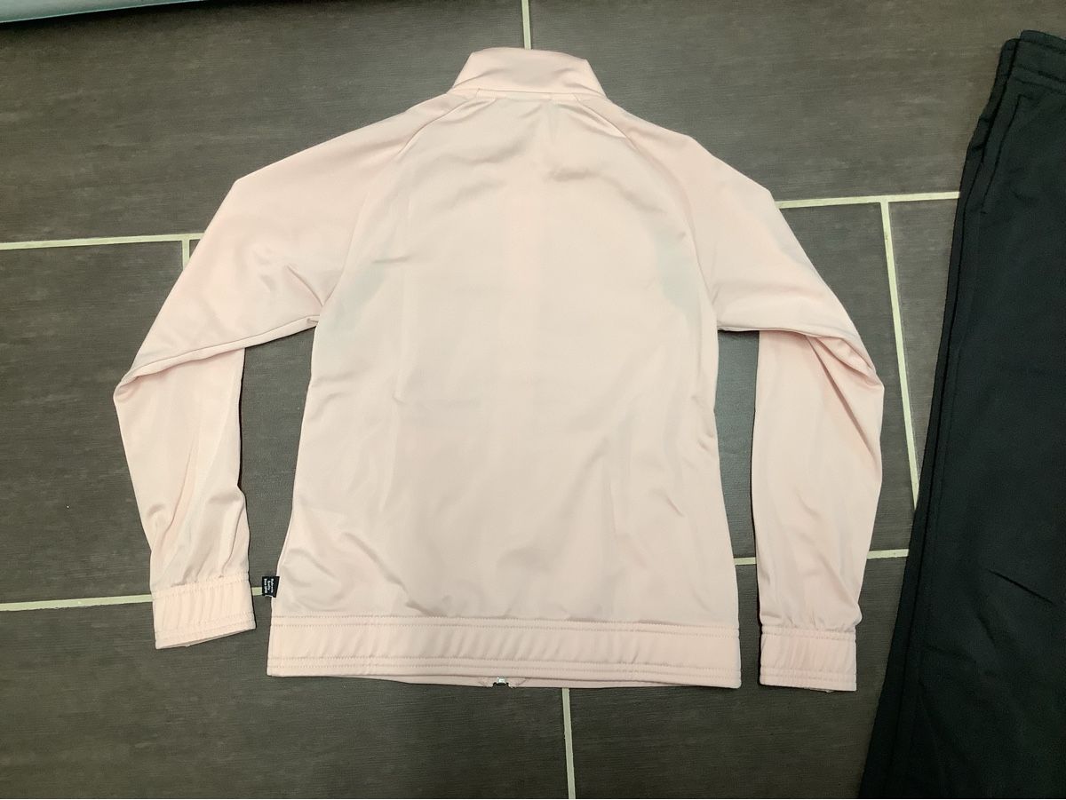 Puma Kleiderpakete & -sets: Mädchen Puma Trainer Gr.140 – Gebraucht aus Brugg AG von Sweety_pie 4