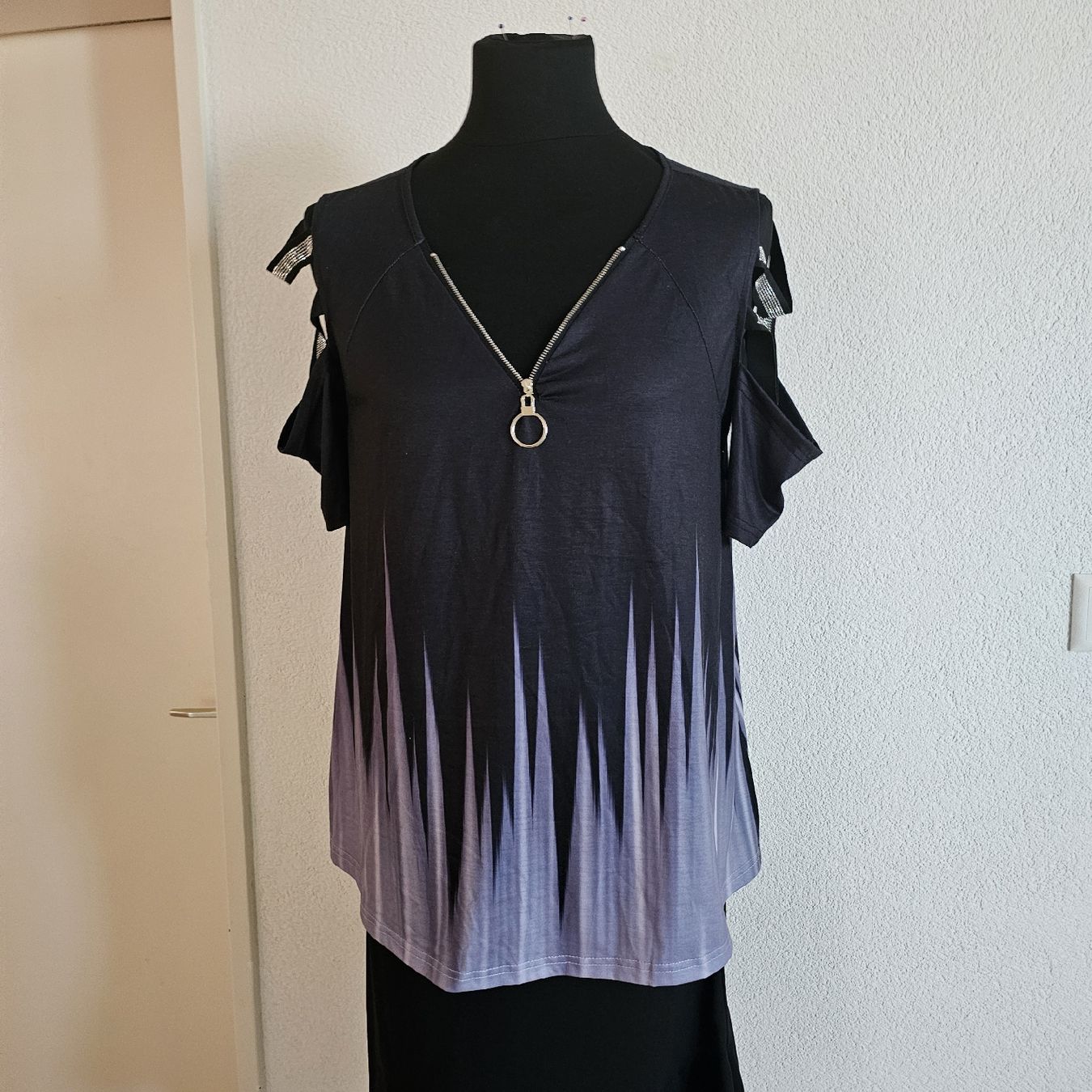 T-shirt: spezieles oberteil gr XXL  – Nuovo e nell'imballaggio originale da wolfhalden venduto da 46464646