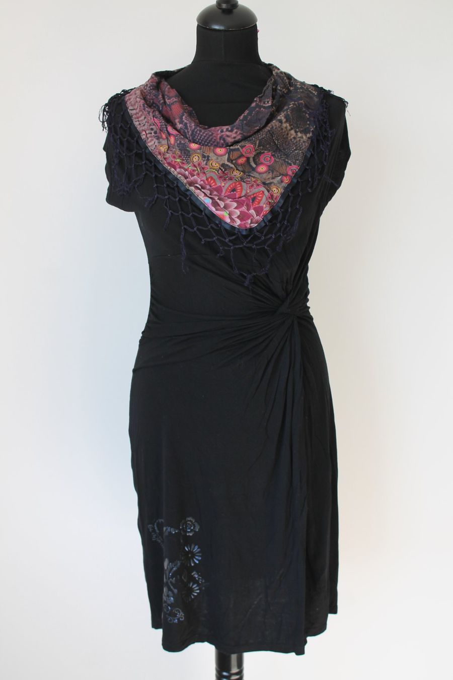 Desigual Vestiti: Robe DESIGUAL taille M – Usato da Chez-le-Bart venduto da jasse