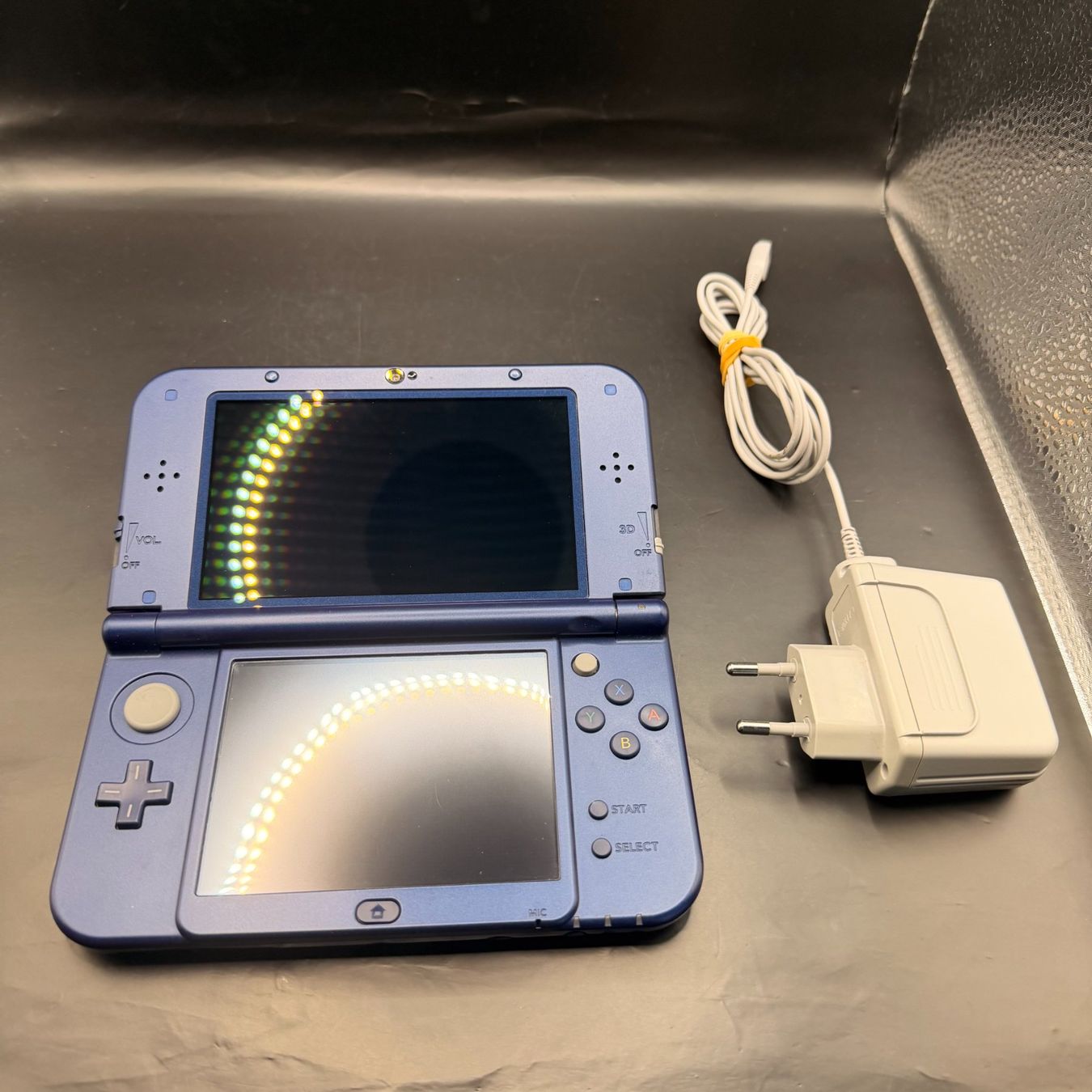 Nintendo Console: Nintendo 3DS XL Blau/Schwarz – Usato da Düdingen venduto da Nerdworld