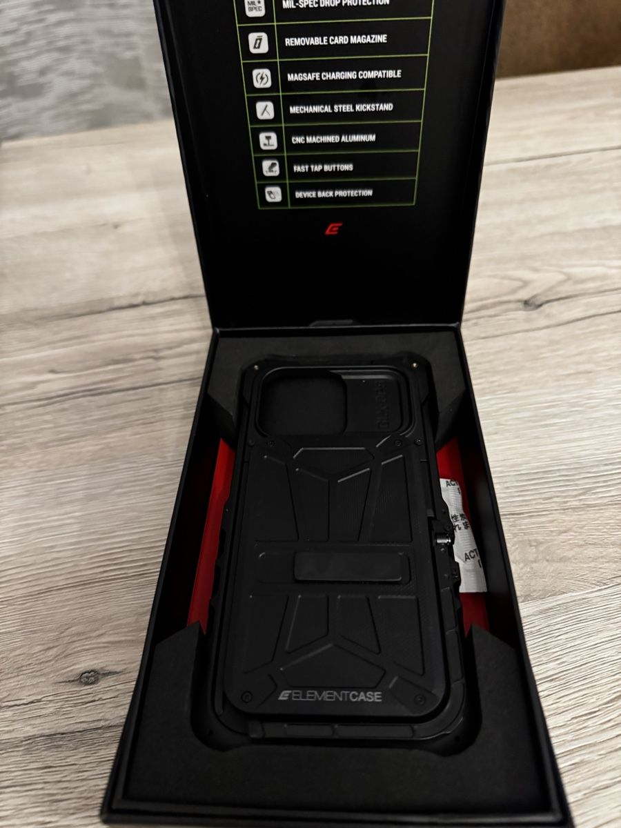 Cover & Protezioni schermo: Coque iPhone 14 /15 Pro Element Case Black Ops Neuf – Nuovo e nell'imballaggio originale da La Chaux de fonds venduto da car_f9yg 1