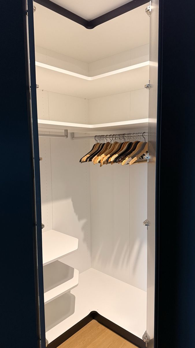 Armoires: Corner Wardrobe graphite - Alpnach Norm – D'occasion à Oberägeri par SimonMc 5