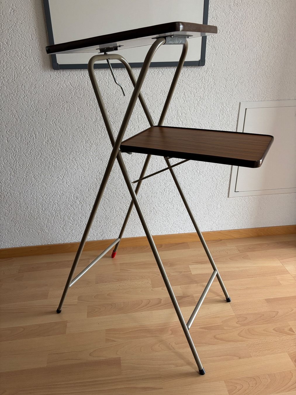Tavoli: Projektortisch für Beamer oder Diaprojektor – Usato da Möhlin venduto da rwolf52 2