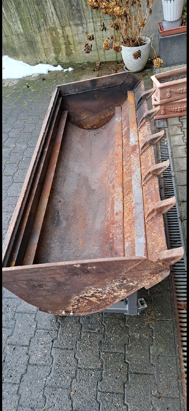 Griglie: Grill Baggerschaufel mit untergestell – Usato da Knonau venduto da Roli1974 2