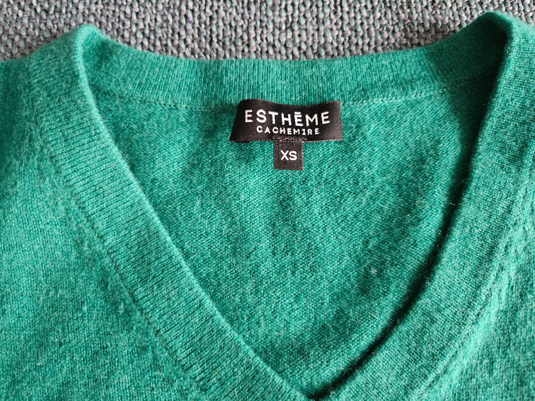 Maglioni & Felpe: Esthème cachemire pull pour une taille S & M – Usato da Neuchâtel venduto da miulina