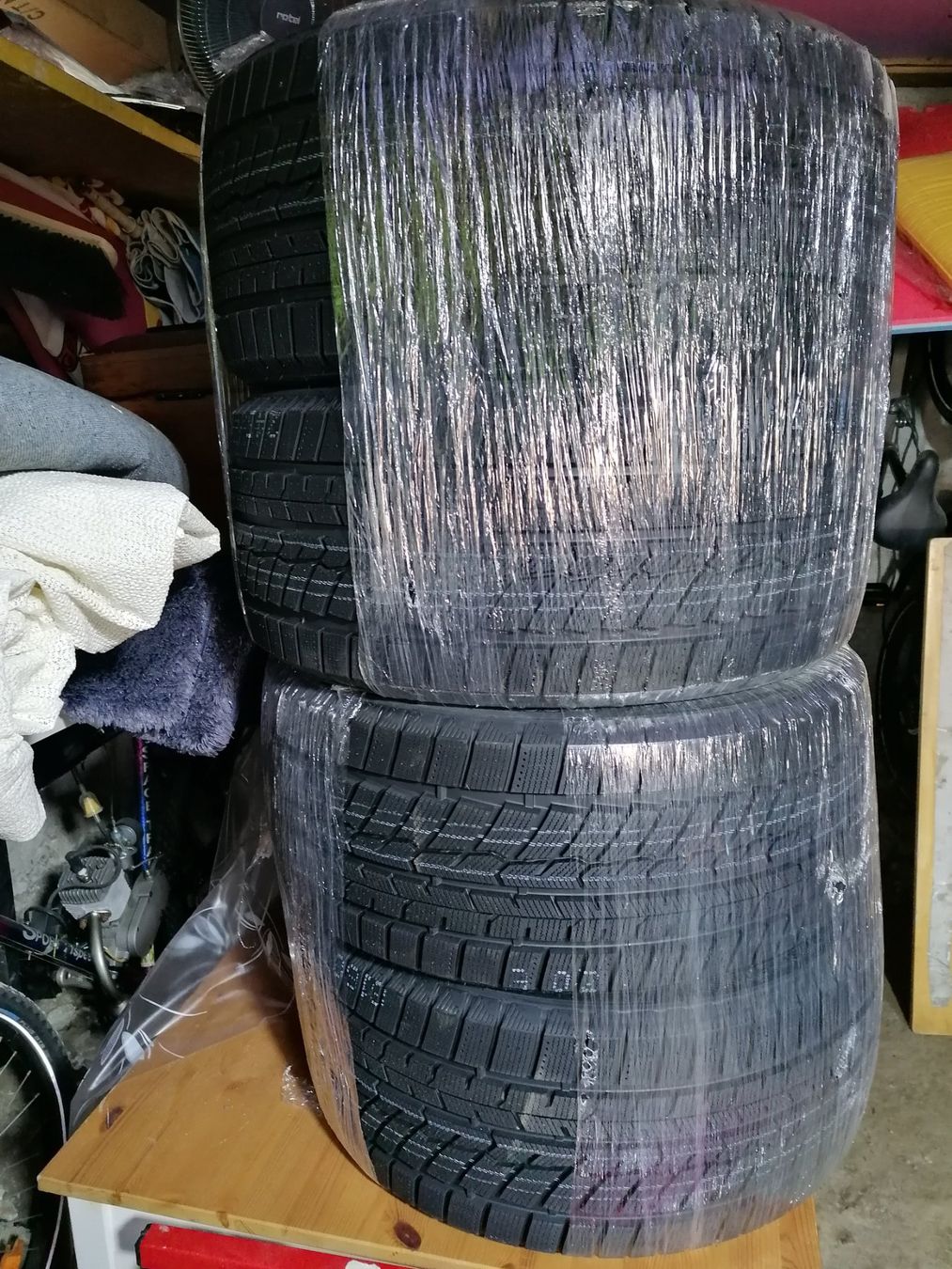 Pneumatici & Ruote complete: 4x Pneu M+S 245/40R18. neufertig. – Usato da Biel / bienne venduto da Sarouch9 1