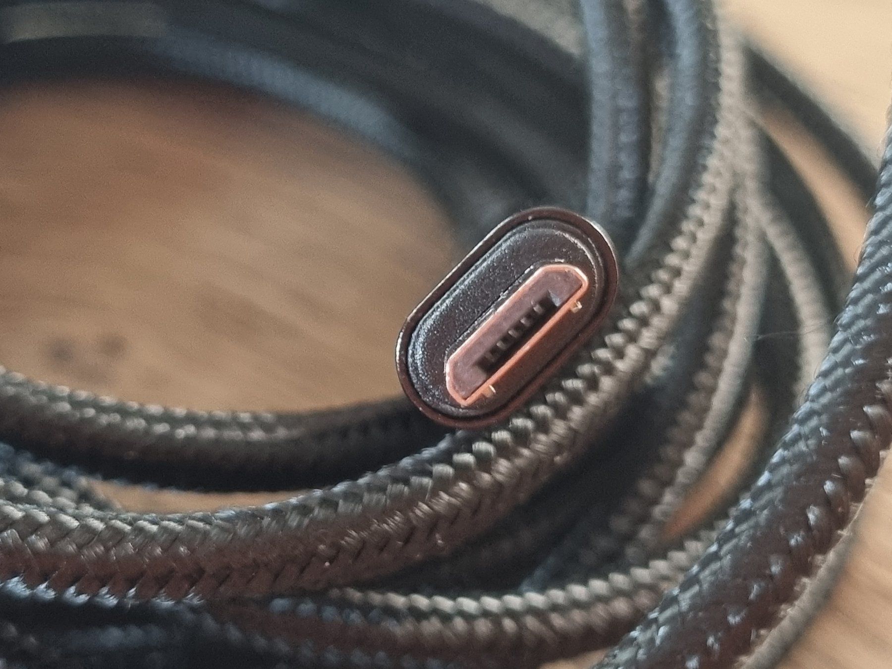Cavi: Câble USB vers Micro USB-C tressé noir longueurs 2m occasion – Usato da Lavey-les-Bains venduto da Etre-Ange 2