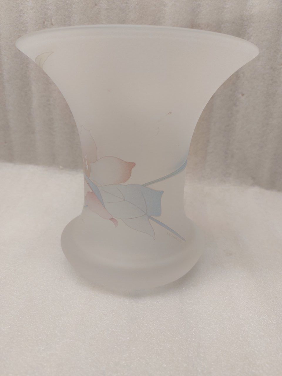 Hutschenreuther Vasen & Gefässe: Vase aus satiniertem Glas Hutschenreuther – Gebraucht aus Pambio Noranco von TREBORLOP 2