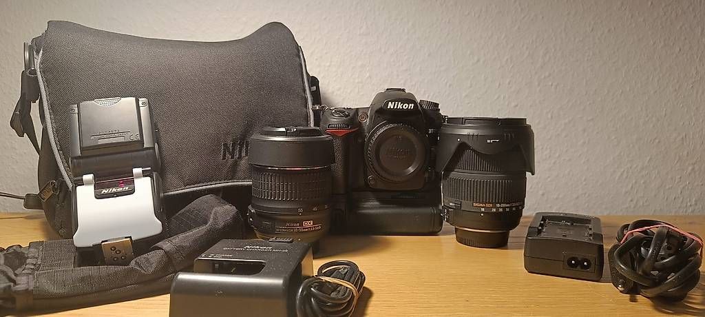 Fotocamera: Nikon d 7000 mit viel Zubehör – Usato da basel venduto da lin_5kqf