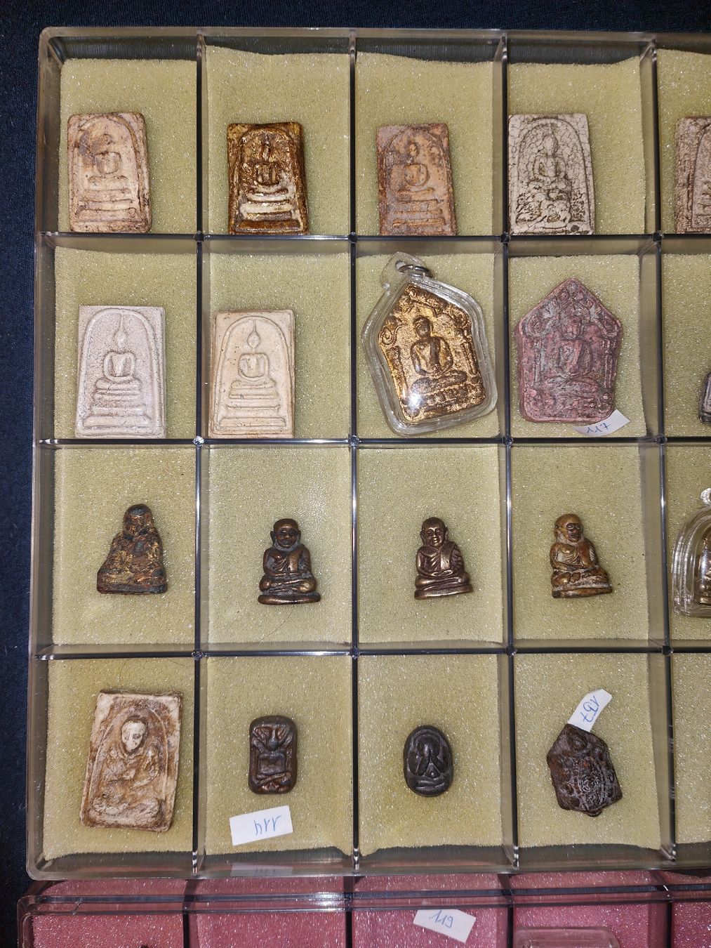 Ciondoli: Thai-Amulett-Sammlung          54 Stk. + Vitrinen – Buddha – Usato da Rothrist venduto da SiddharthaMoon 1