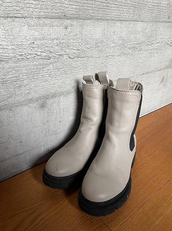 Damenschuhe: Chelsea Boots grau Gr. 37 – Gebraucht aus Flims Dorf von HB450 1