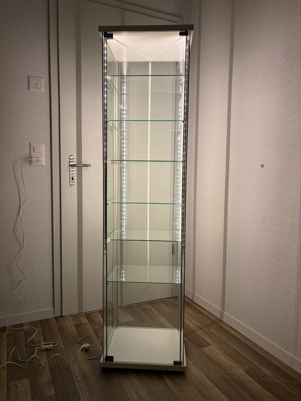 Ikea Vitrines: Glasvitrine mit LED-Beleuchtung – D'occasion à Winterthur par belli14 1