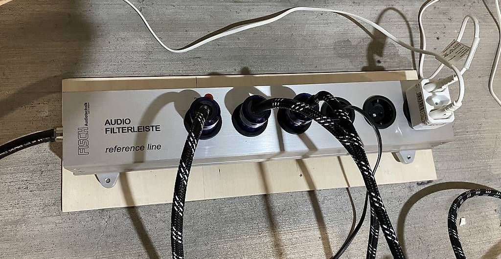 Alimentazione elettrica: Fisch Audio Netzleiste HiFi-Audio – Usato da Zürich venduto da cutyswiss 2