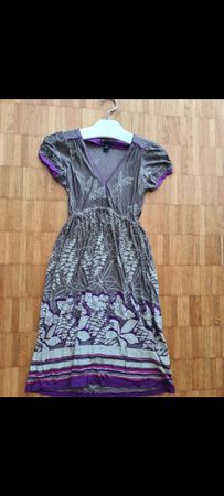 Schönes Sommerkleid mit Blumenmuster, Grösse S von Mango