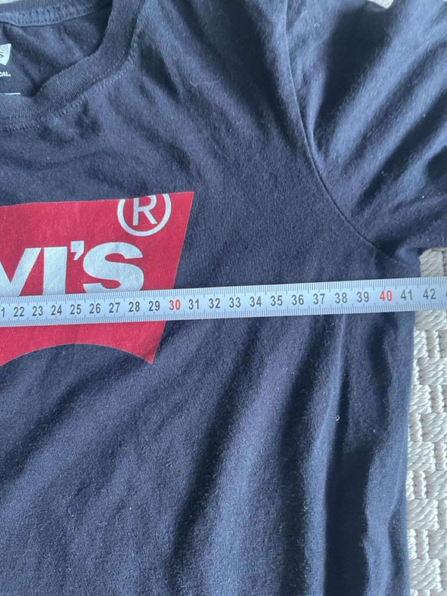 Levi's Blusen, T-Shirts & Tops: Levi's T-Shirt Schwarz, 152 – Gebraucht aus Solothurn von Bobesch08 3