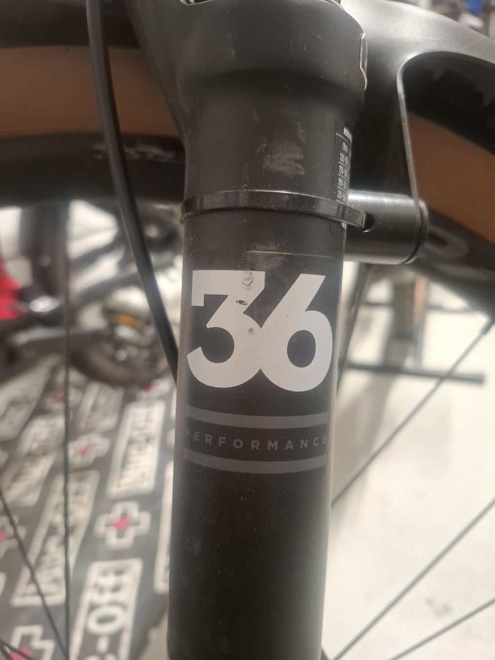 Fox Pezzi di ricambio: FOX Performance 36 – Usato da Bremgarten AG venduto da Mscooby 1