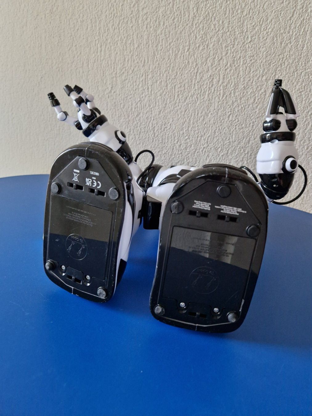 Spielzeuge: WowWee Robosapien Roboter mit Fernbedienung – Gebraucht aus Münchenbuchsee von Aare22 4