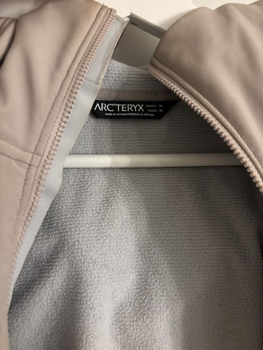 Arcteryx Giacche: Arc'teryx Softshell Jacke, Beige, Damen Grösse M – Usato da Winterthur venduto da lin0a 1