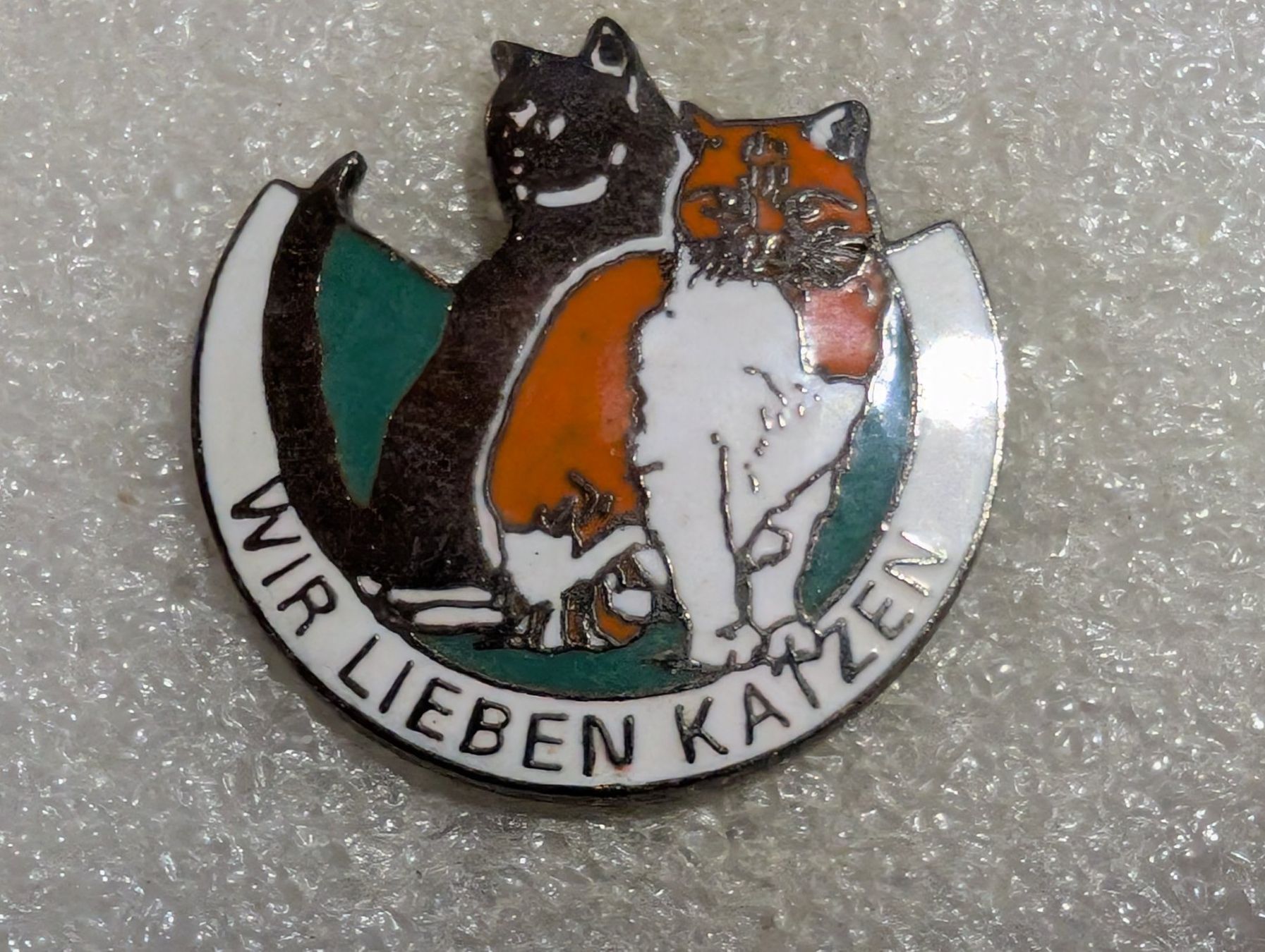 Placchette & Badge: Ansteckpin 242: Wir lieben Katzen – Usato da Oppligen venduto da Pin-Fall-Shop