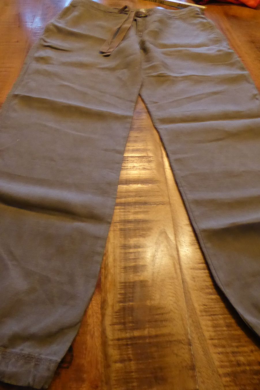 H&M Pantaloni: Olivfarbene Sommerhose Gr 40 H&M Leinen – Usato da Sargans venduto da Benziner