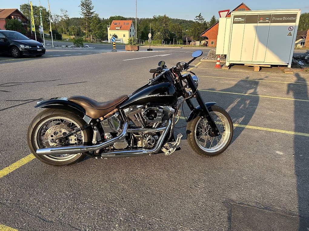 Harley-Davidson Chopper: Harley Davidson Softail Custom FXSTC – Gebraucht aus Winterthur von w108onair 2