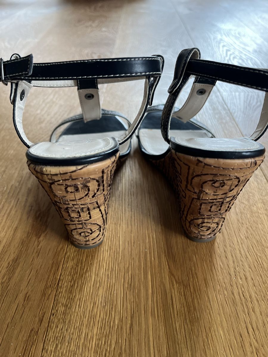 Chaussures femmes: Schwarze Keilsandalen Gr. 41 Bata – Neuf avec emballage d'origine à Sigriswil par Krugle83 3