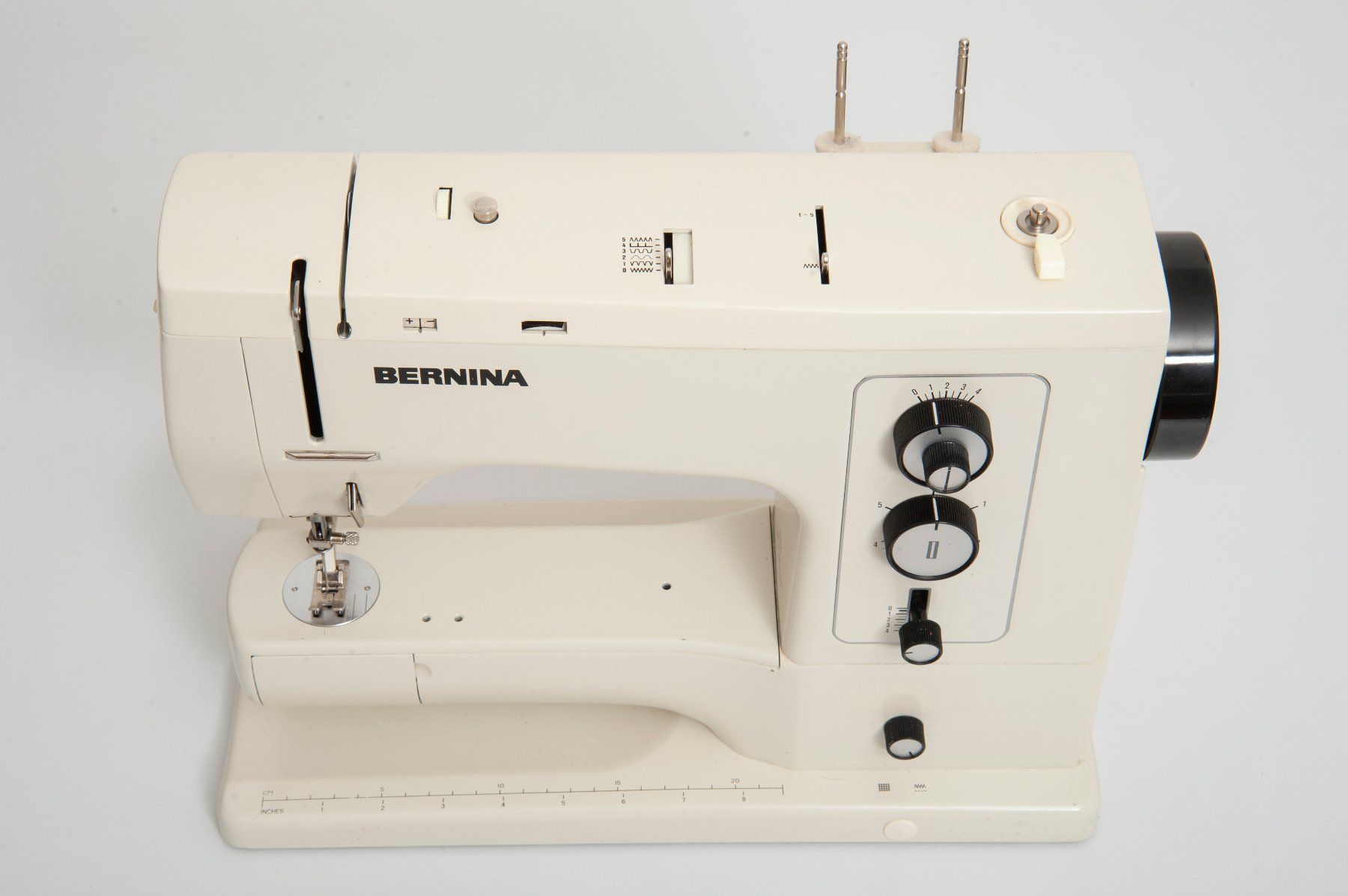 Bernina Macchine da cucire: Bernina 831 – Usato da Lausanne venduto da Phlox02 4