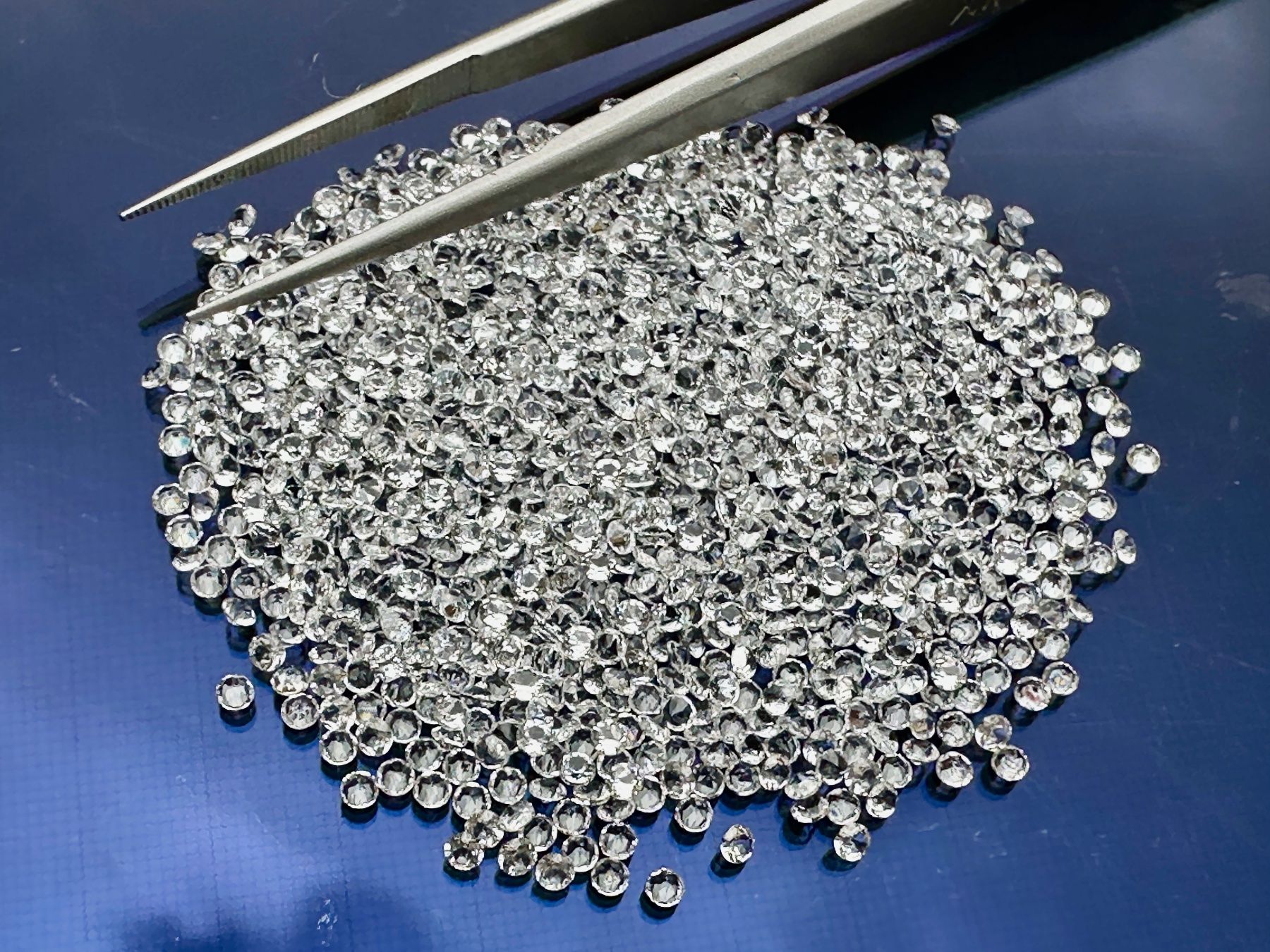 Pietre preziose: 50 St fein brillantgeschliffene White Topas-Pointer 1,5 mm – Nuovo (secondo la descrizione) da Langenthal venduto da Seelenfreunde 7