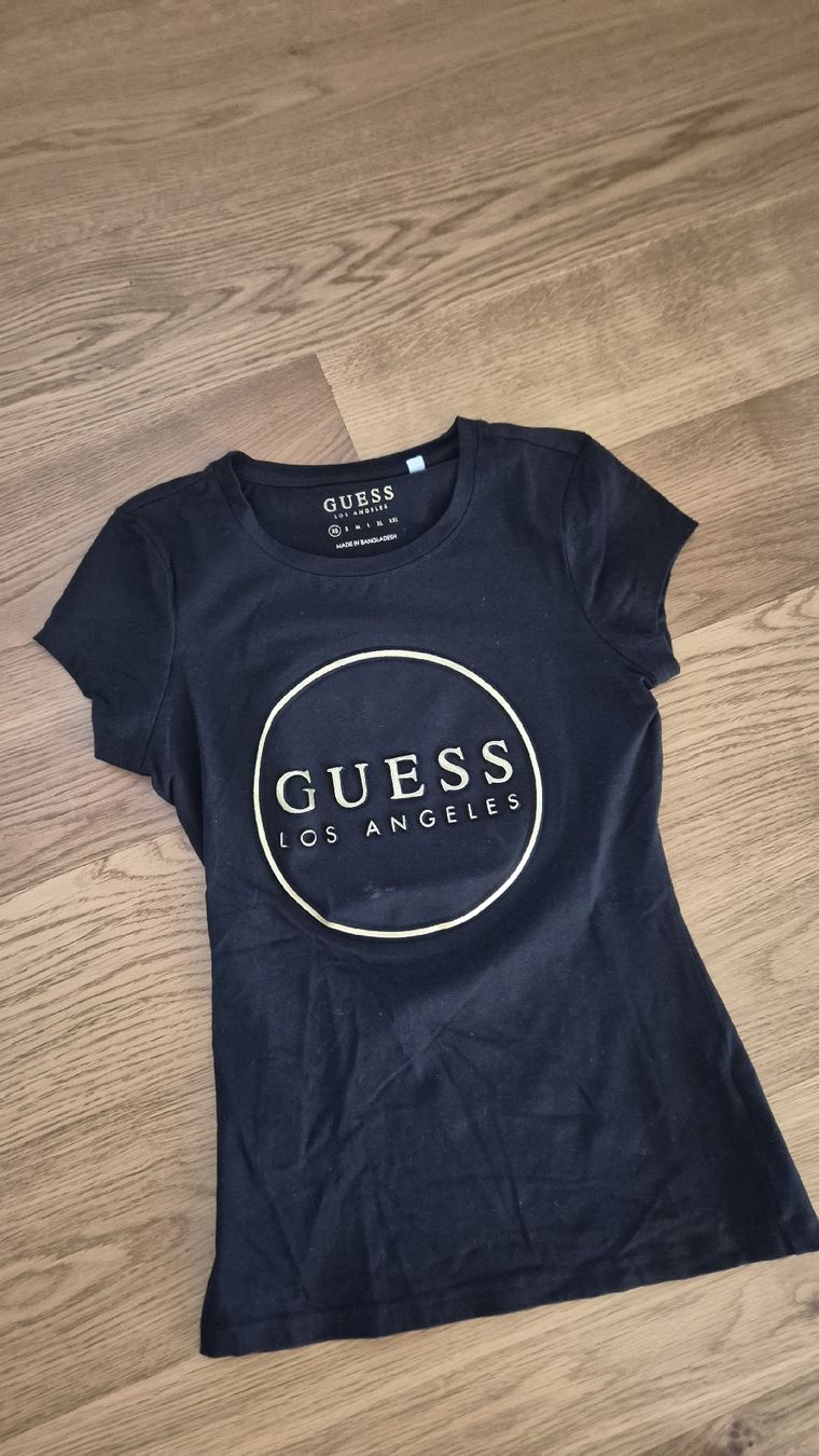 Guess T-shirt: Guess T-Shirt  – Nuovo (secondo la descrizione) da Feusisberg venduto da cts_55rn