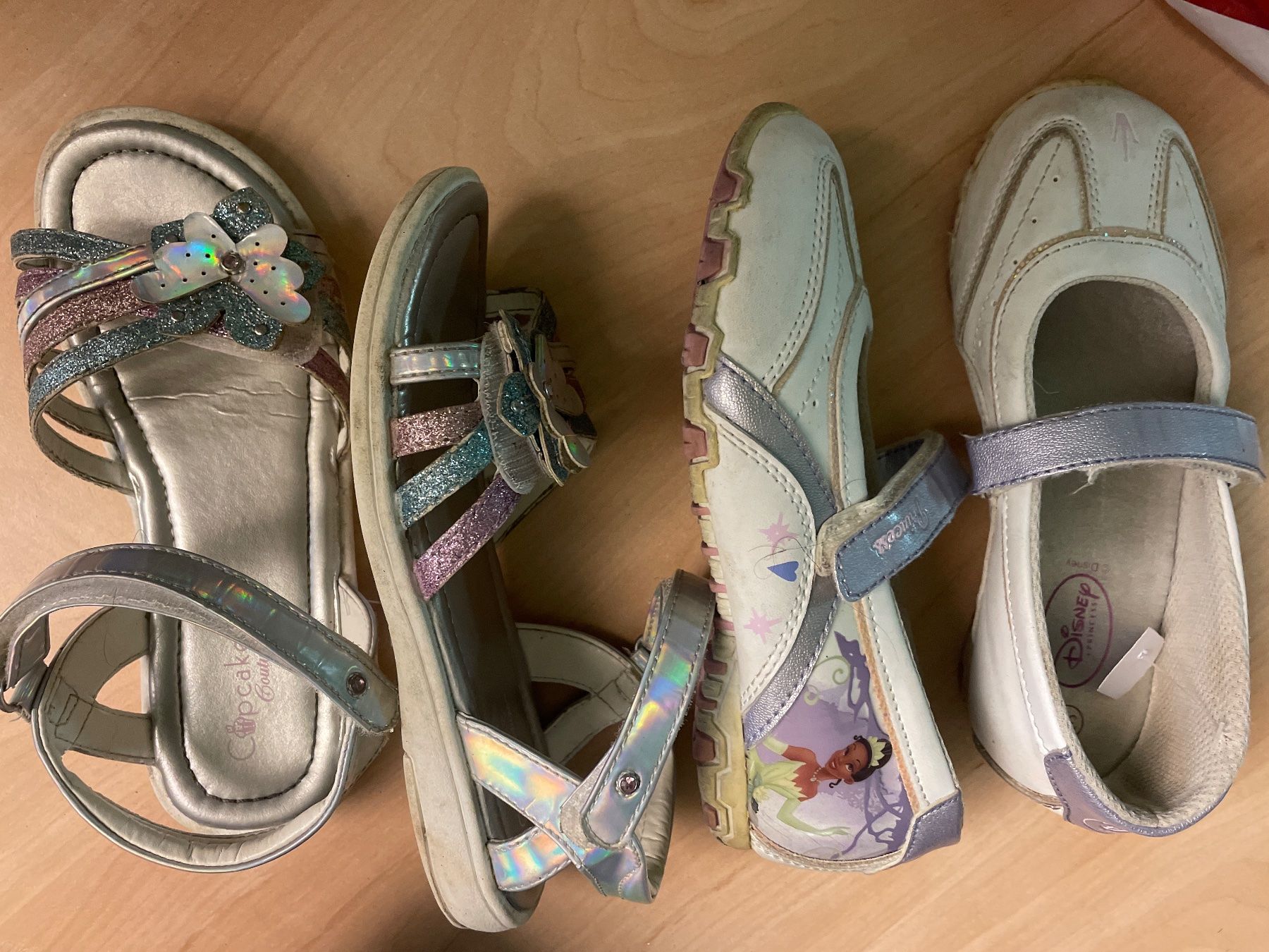 Schuhe für Mädchen: 2 süsse Sandalen Cupcake/Disney Gr.31 – Gebraucht aus Obergerlafingen von cabo4 1