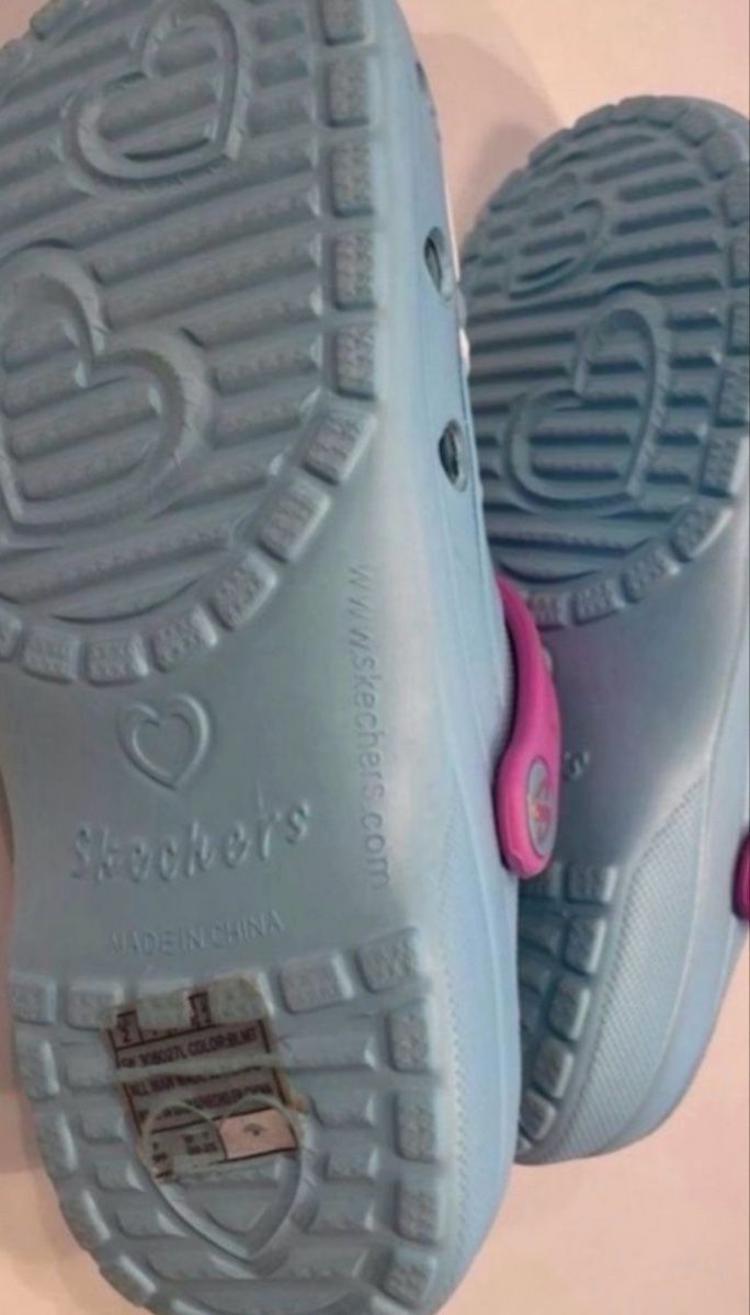 Skechers Scarpe per ragazzi: Skechers Kinder Clogs Regenbogen Wolken Hellblau Gr. 33 – Nuovo (secondo la descrizione) da Freidorf TG venduto da nad_fxh7 3