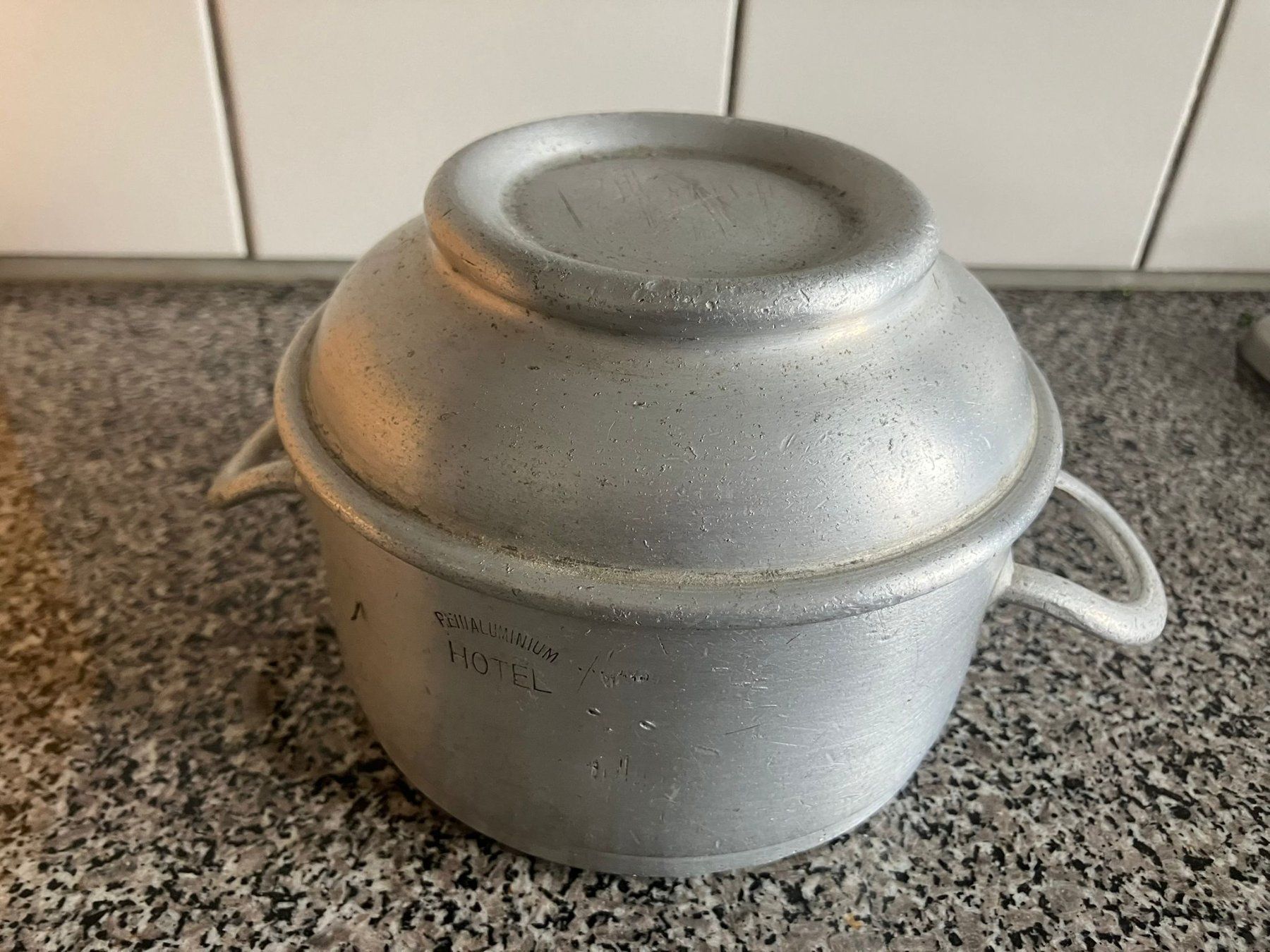 Contenitori & Simili: Contenitore con coperchio in alluminio – Usato da Melano venduto da H-Sara