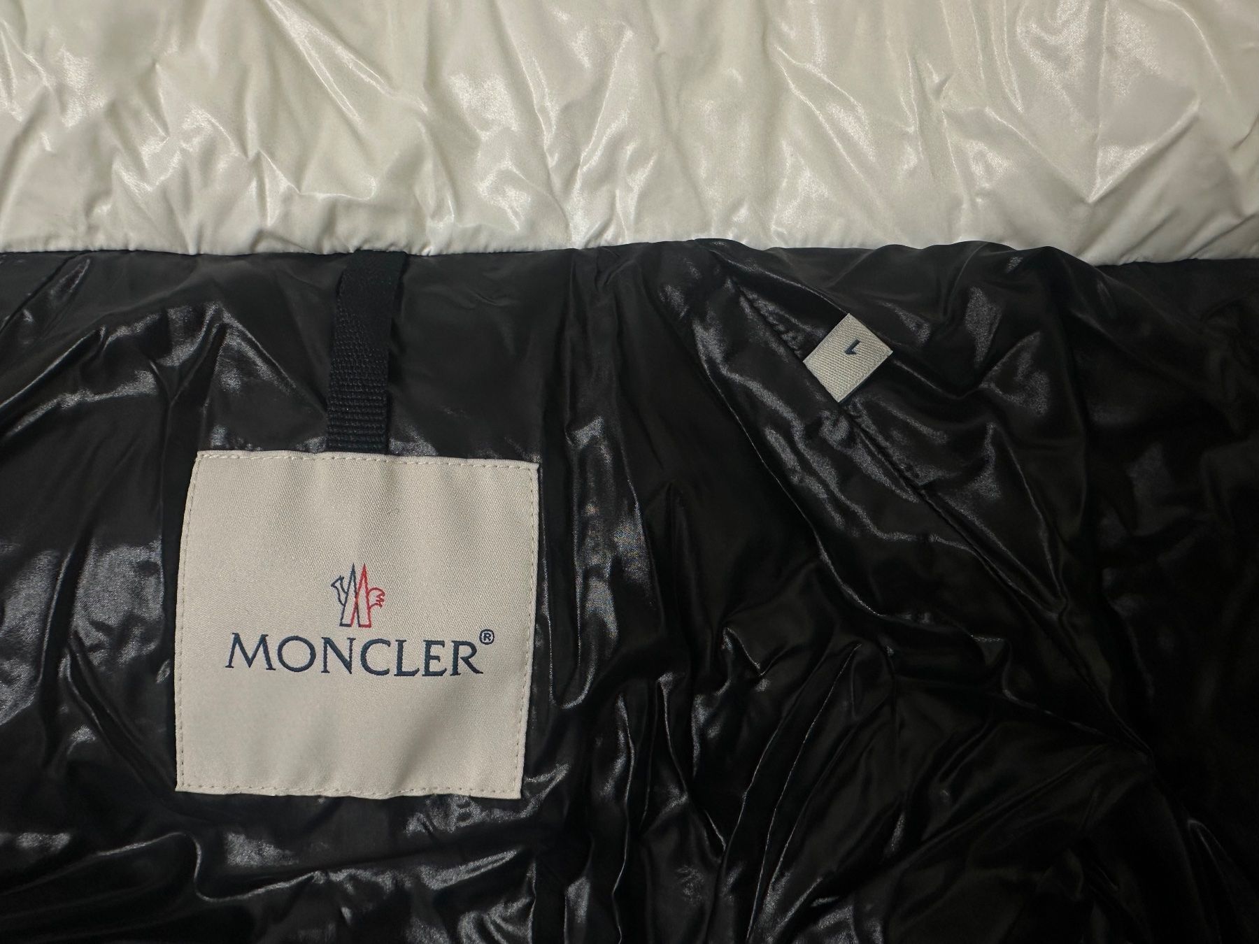Moncler Giacche: Moncler Chouette Winterjacke – Usato da Kloten venduto da niinaa.5 3
