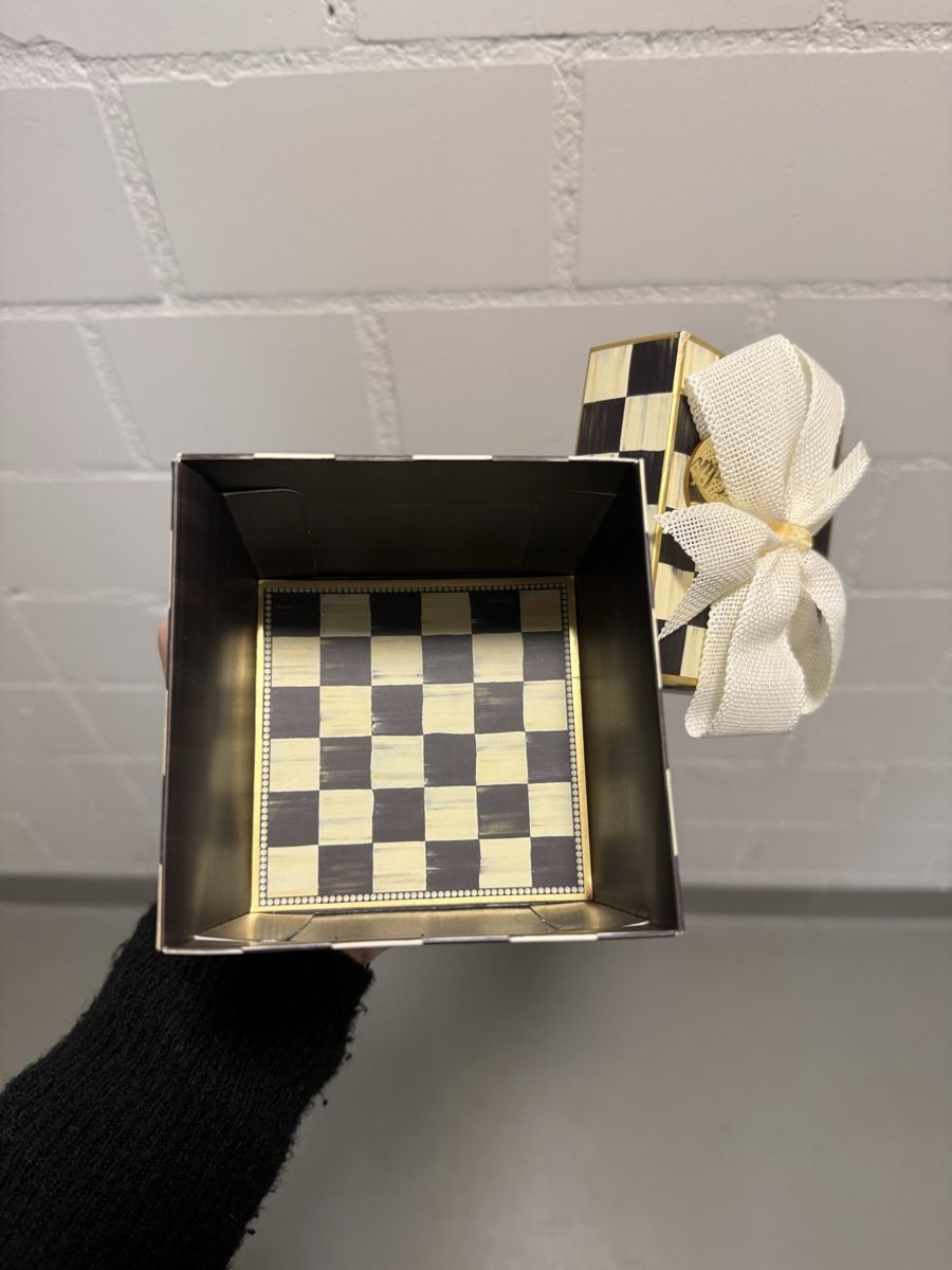 Tutte le decorazioni: Geschenkbox Schachmuster schwarz/weiss mit Schleife! – Nuovo e nell'imballaggio originale da Dübendorf venduto da cel_5zgz 4