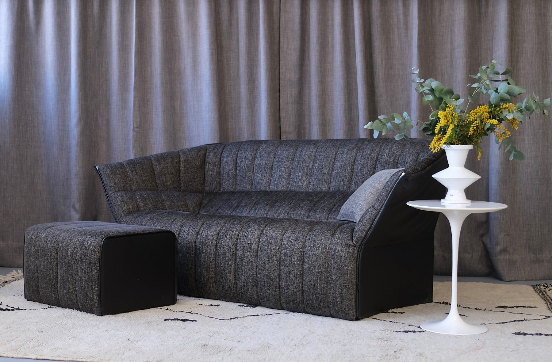 Ligne Roset Divani: Sofa & Hocker MOËL von Ligne Roset – Usato da Bern venduto da Zmodern_CON