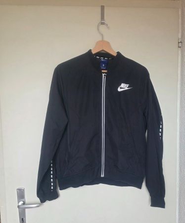 Nike Trainingsjacke Grösse M wenig getragen