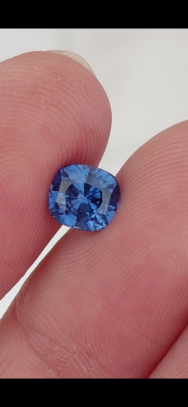 Pierres précieuses: Saphir Blue Vividly saturation – D'occasion à Bévilard par Yougems 6