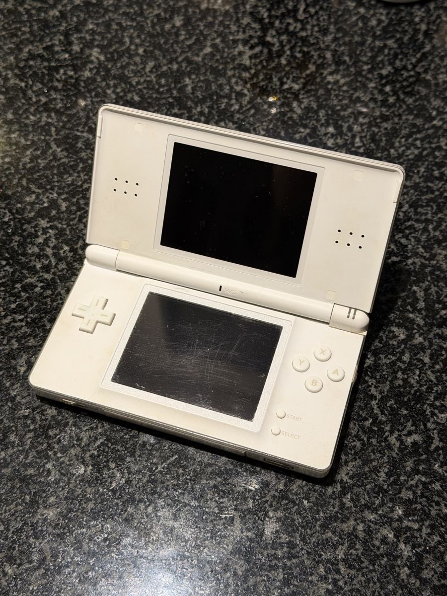 Nintendo Konsolen: Nintendo DS Lite USB-C & custom LED – Gebraucht aus Lausanne von Planet_Faisceaux 4