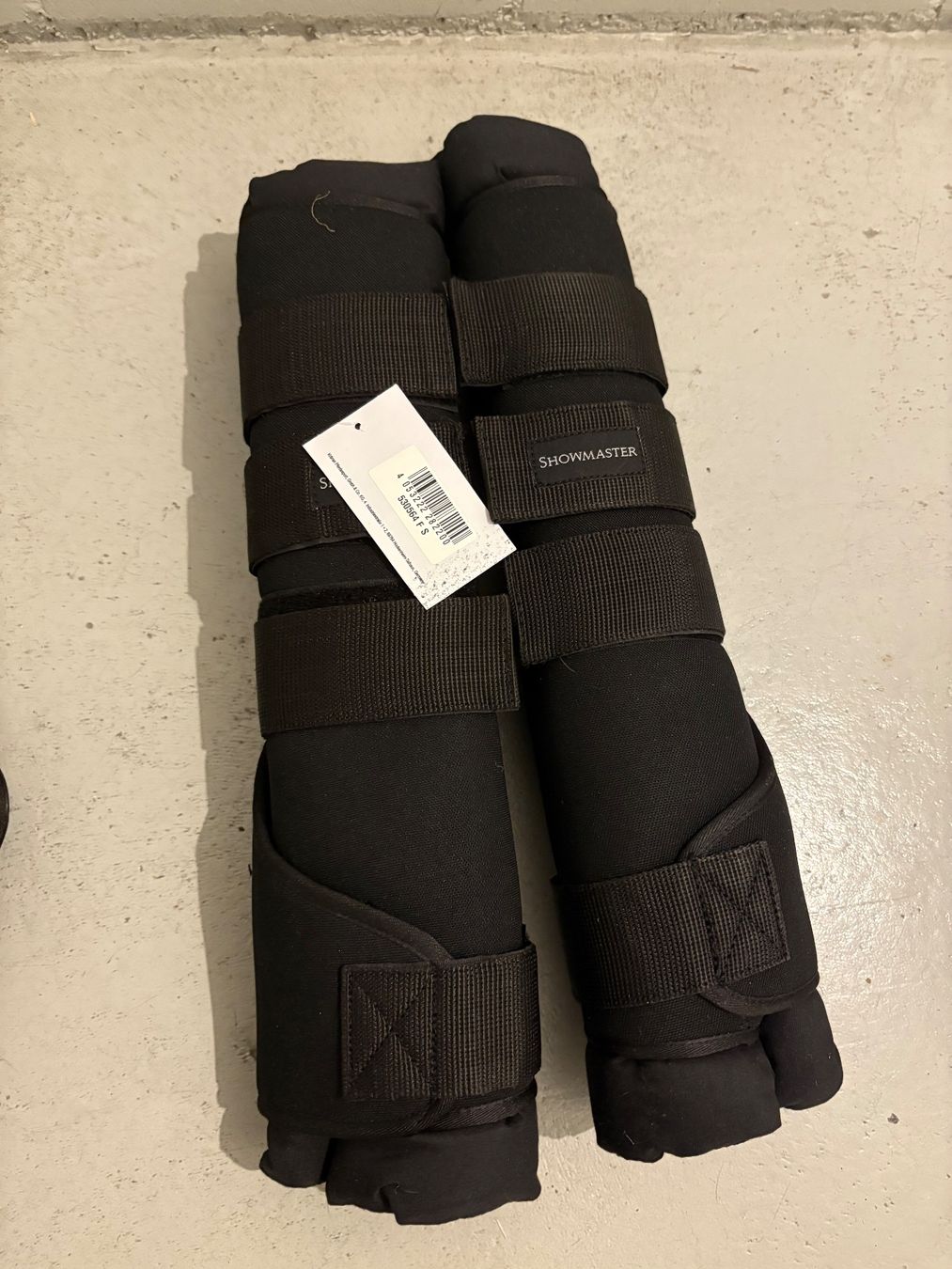 Stinchiere & Fasciature: Showmaster Transportgamaschen Schwarz gr.Full – Nuovo e nell'imballaggio originale da Münsingen venduto da jsc_xj9b 1