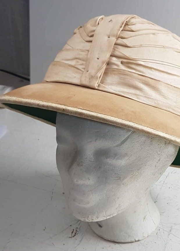 Copricapi, berretti & cappellini: Antiker Tropenhelm Yee Hing Hongkong – Usato da Flums venduto da Flumsantik