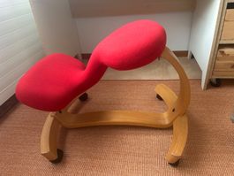 Ergonomischer Varier Kniestuhl in Rot – Top Zustand!
