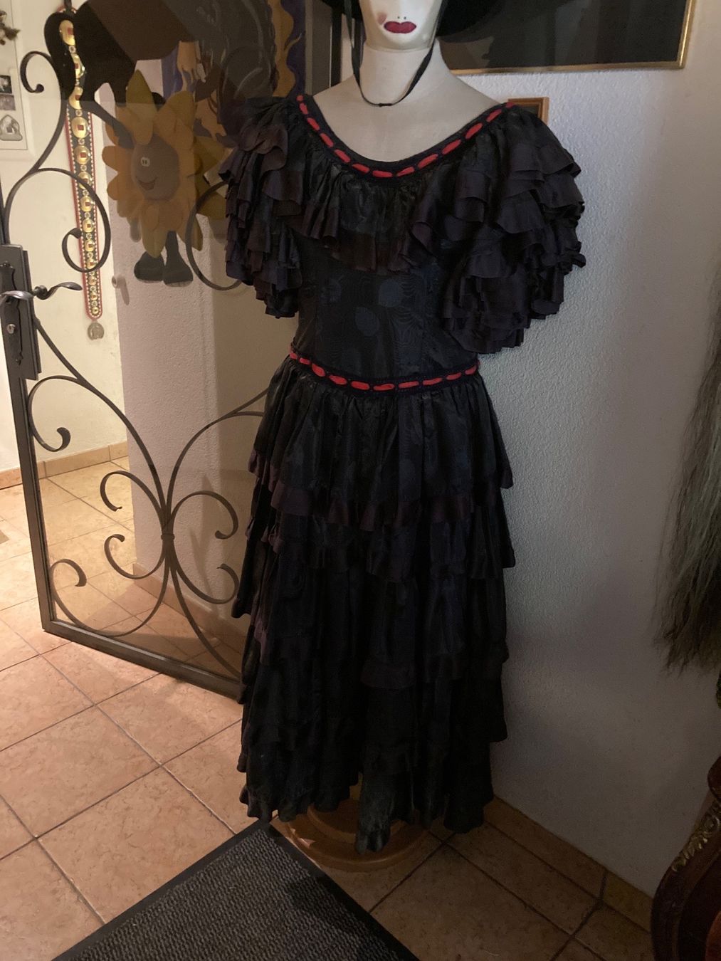 Vestiti: Original spanisches Kleid vintages – Usato da Grasswil venduto da Maria054