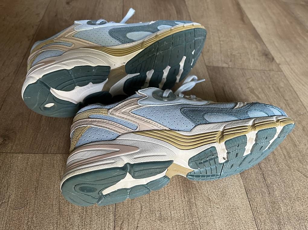 Adidas Chaussures hommes: Adidas Astir 40.2/3 – D'occasion à Zürich par TinaPro 2