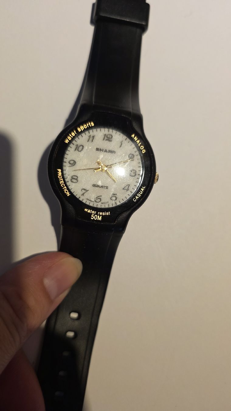 Sharp Uhren: Sharp Analog Quartz Uhr gebraucht – Gebraucht aus Horw von Zedy01 1